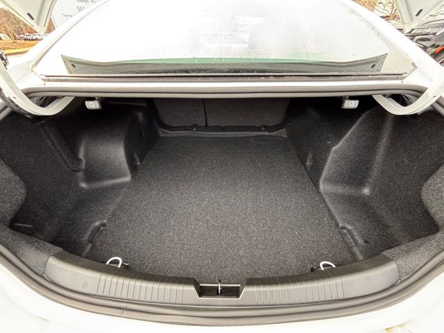 Vehicle image 18 of 33