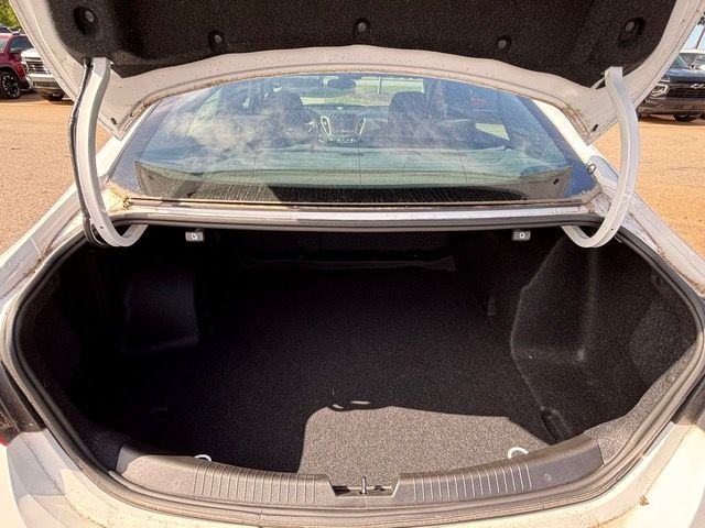 2024 Chevrolet Malibu LS Image 12 of 23