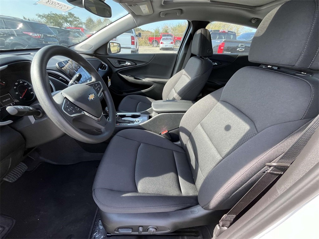 Vehicle image 4 of 6
