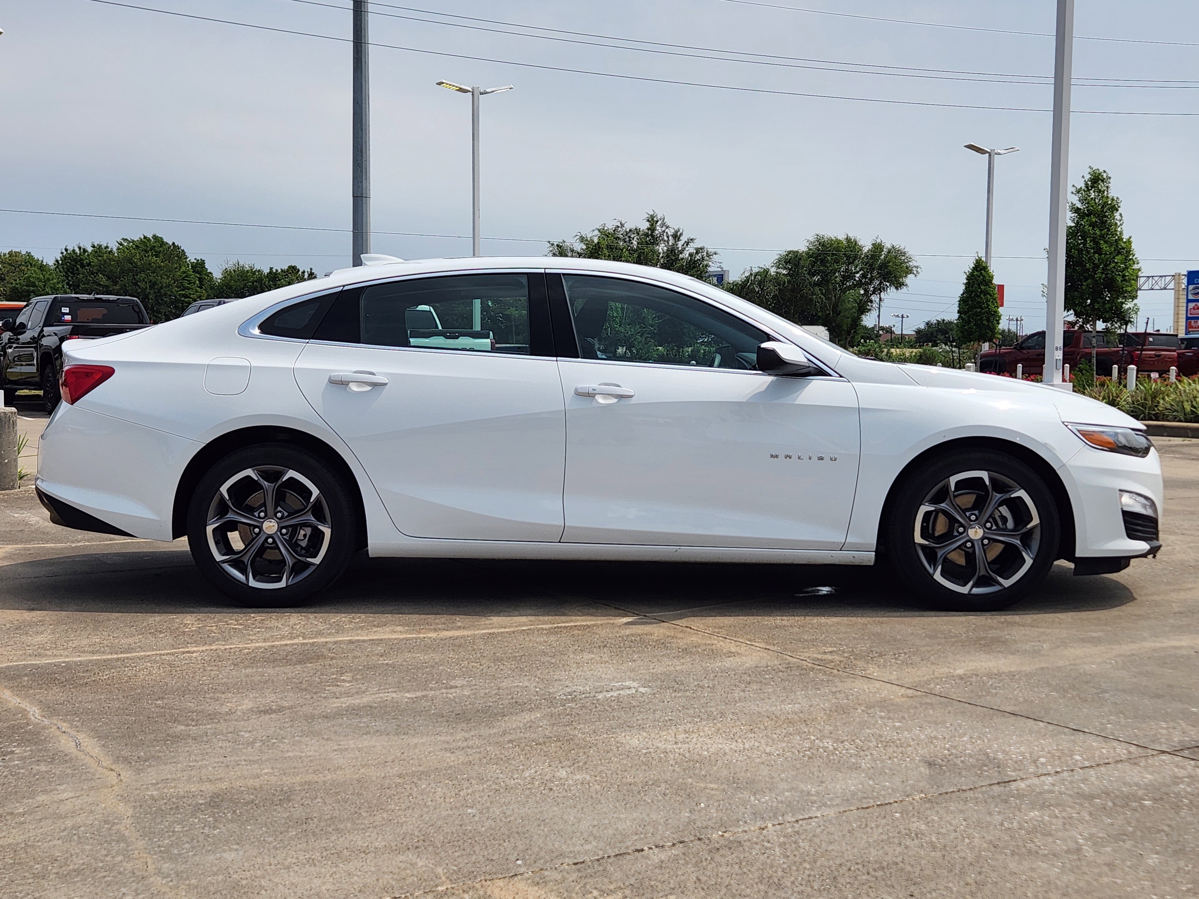 Vehicle image 4 of 33