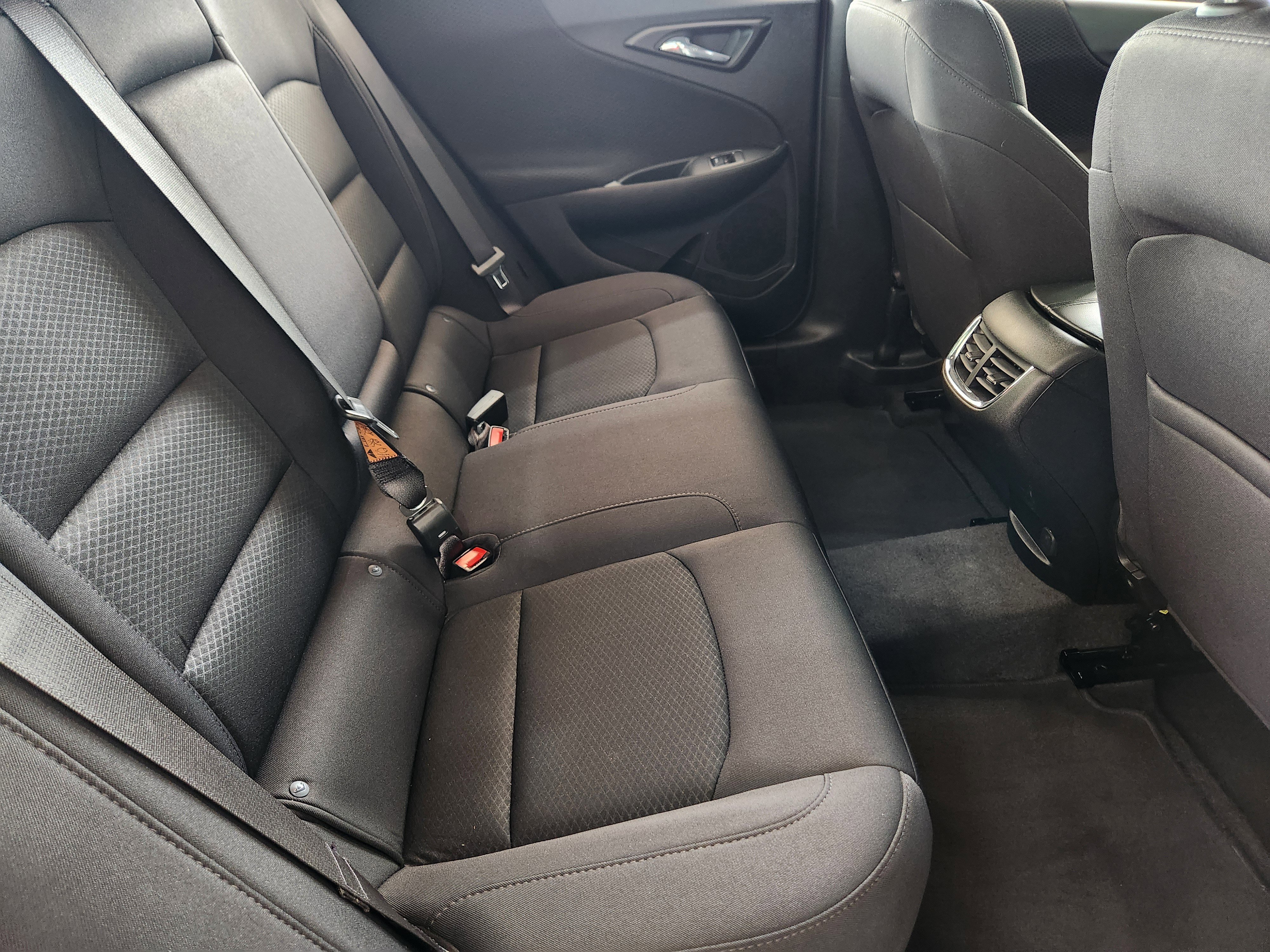Vehicle image 31 of 33