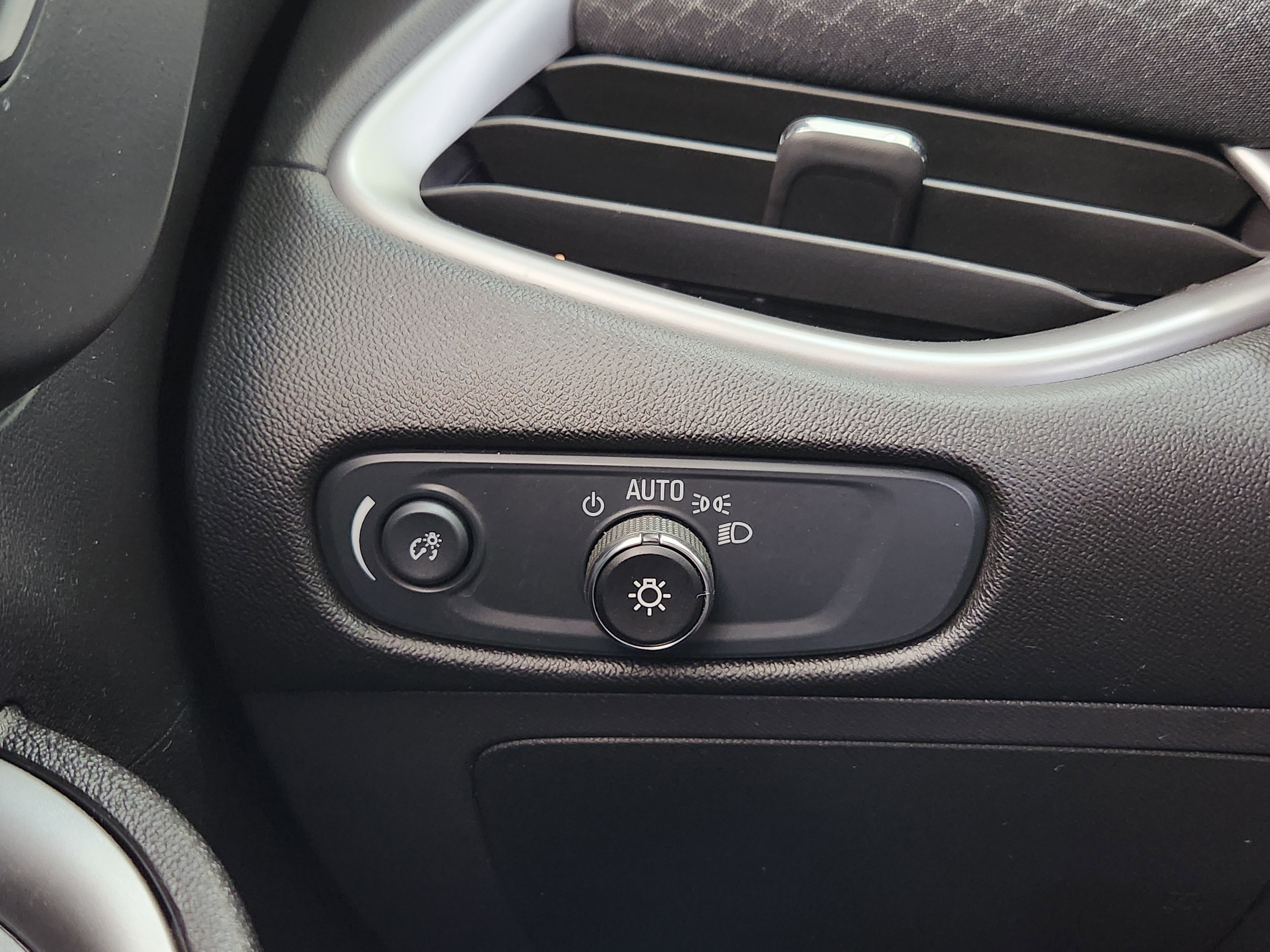 Vehicle image 21 of 33