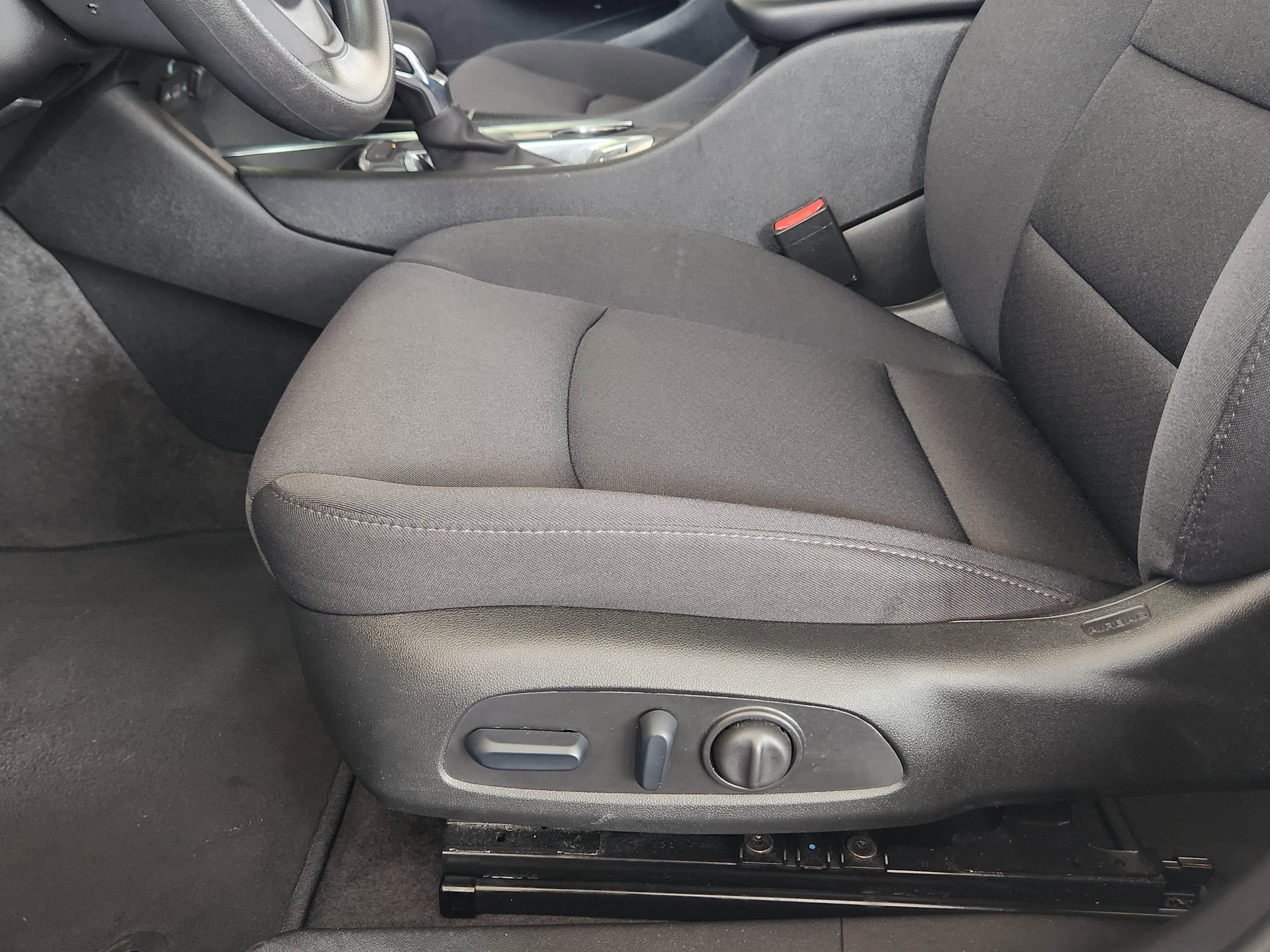 Vehicle image 23 of 33