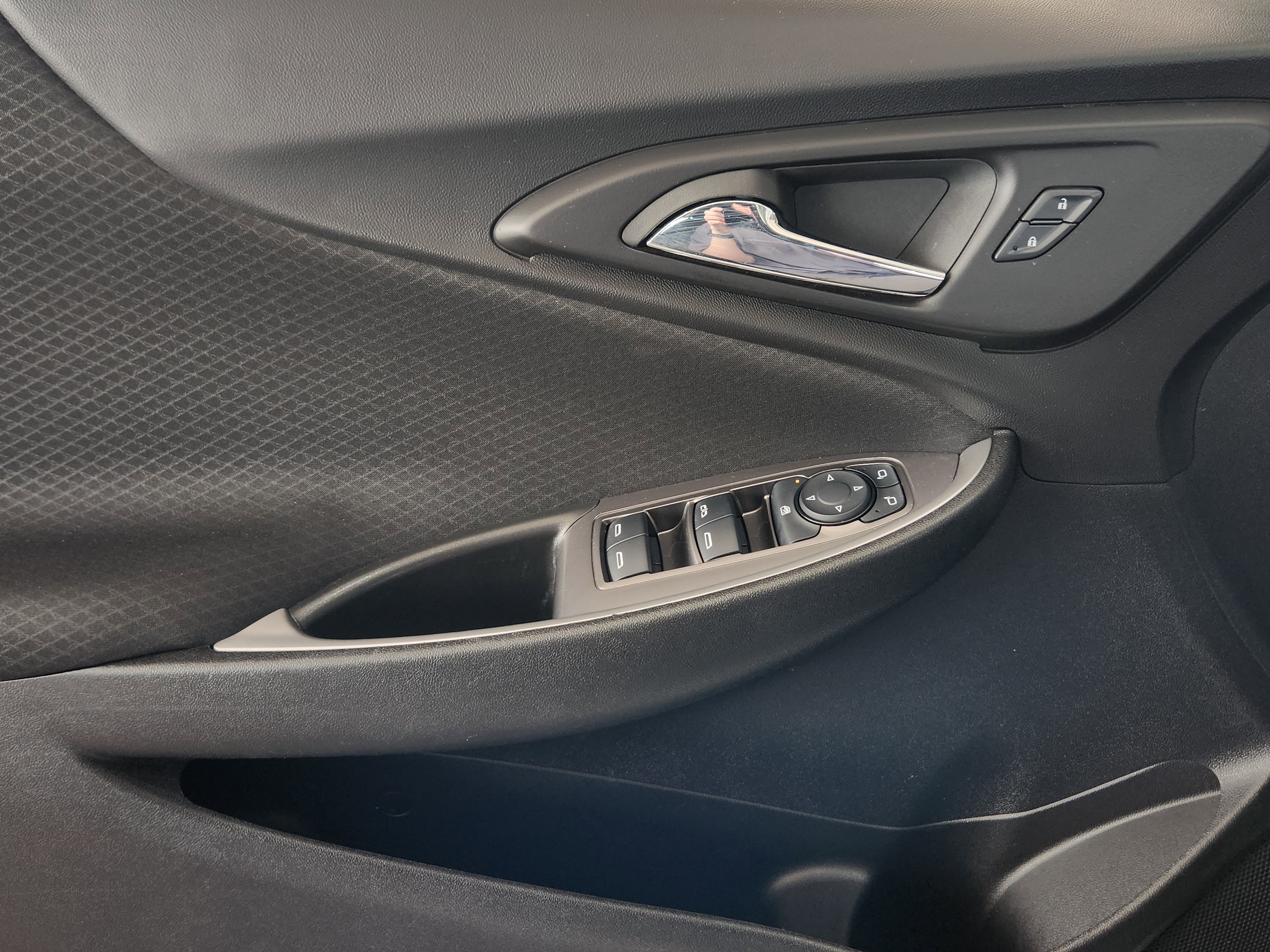 Vehicle image 22 of 33
