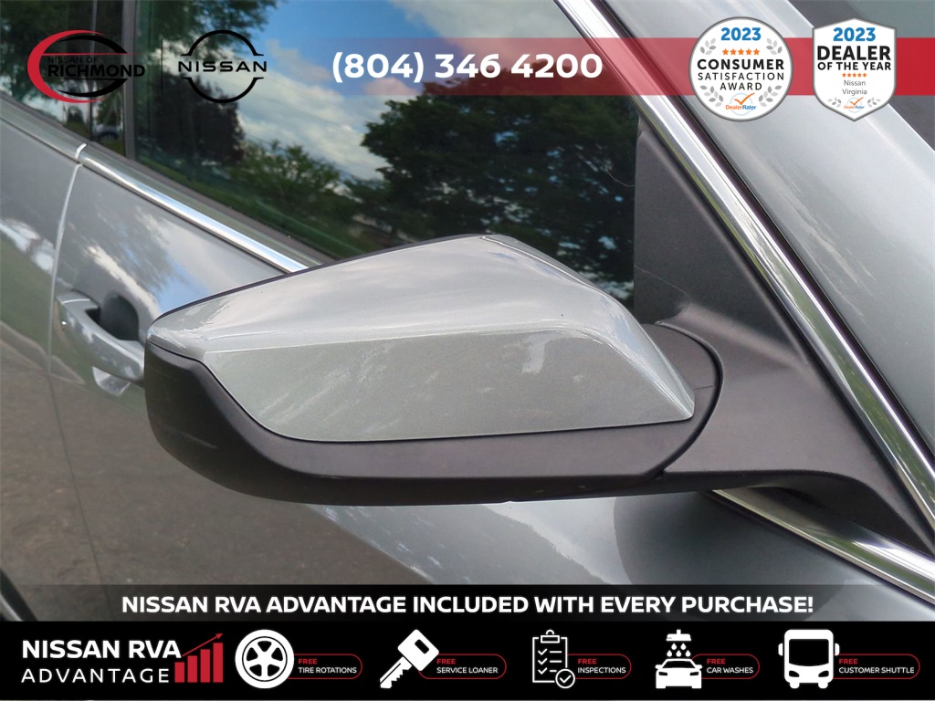 Vehicle image 13 of 28