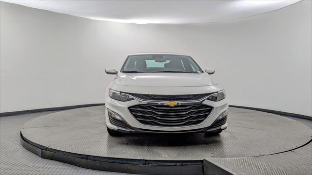 2024 Chevrolet Malibu LT Image 4 of 27