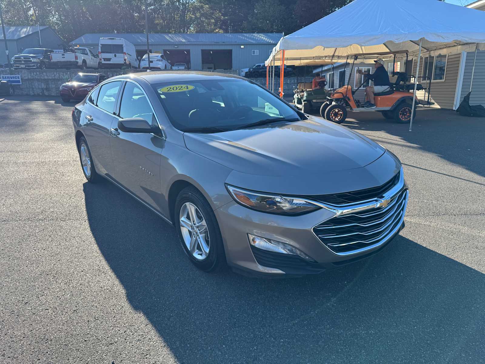 2024 Chevrolet Malibu LT Image 2 of 28