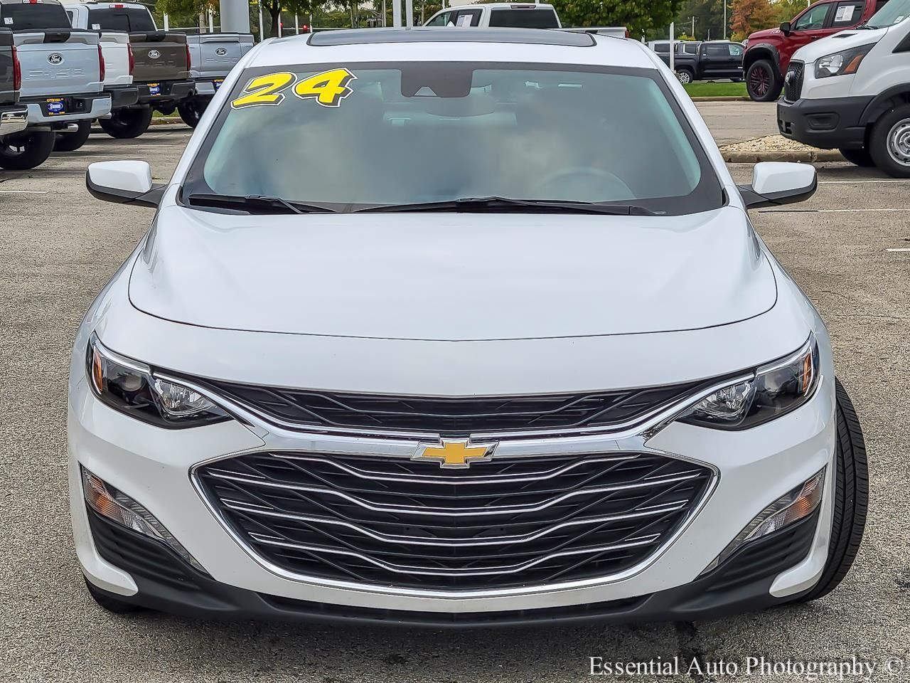 2024 Chevrolet Malibu LT Image 2 of 35