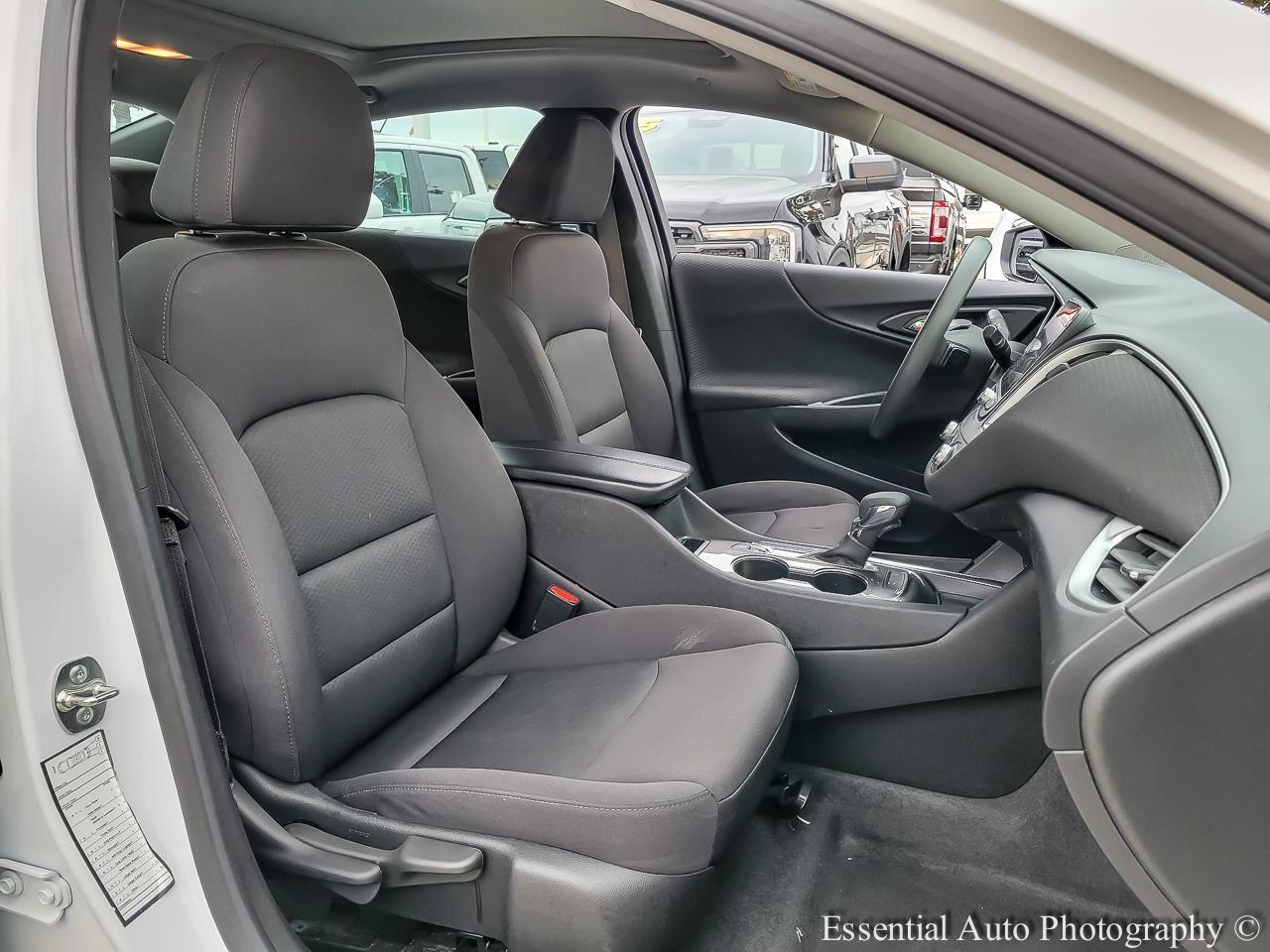 2024 Chevrolet Malibu LT Image 10 of 35
