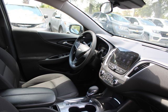 Vehicle image 17 of 22