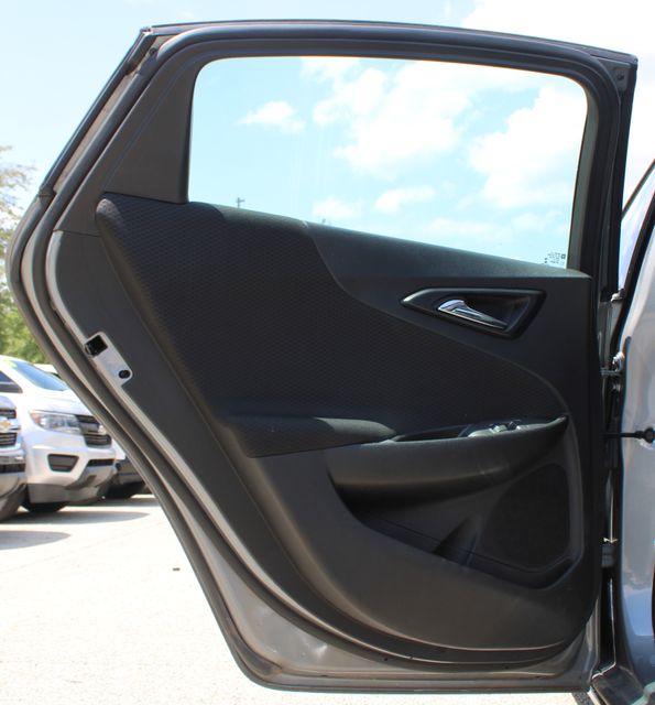 Vehicle image 18 of 22