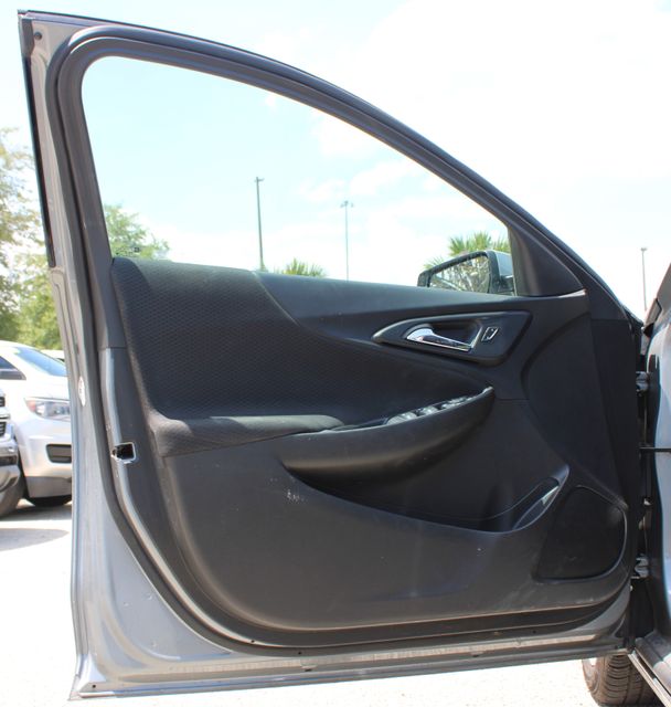 Vehicle image 11 of 22