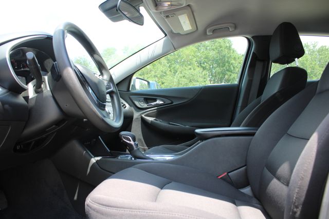 Vehicle image 13 of 22