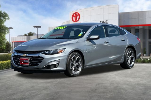 2024 Chevrolet Malibu LT Image 1 of 33