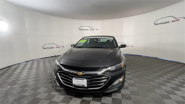 2024 Chevrolet Malibu LT Image 2 of 25