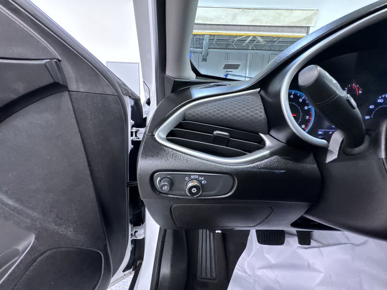 2024 Chevrolet Malibu LT Image 16 of 43