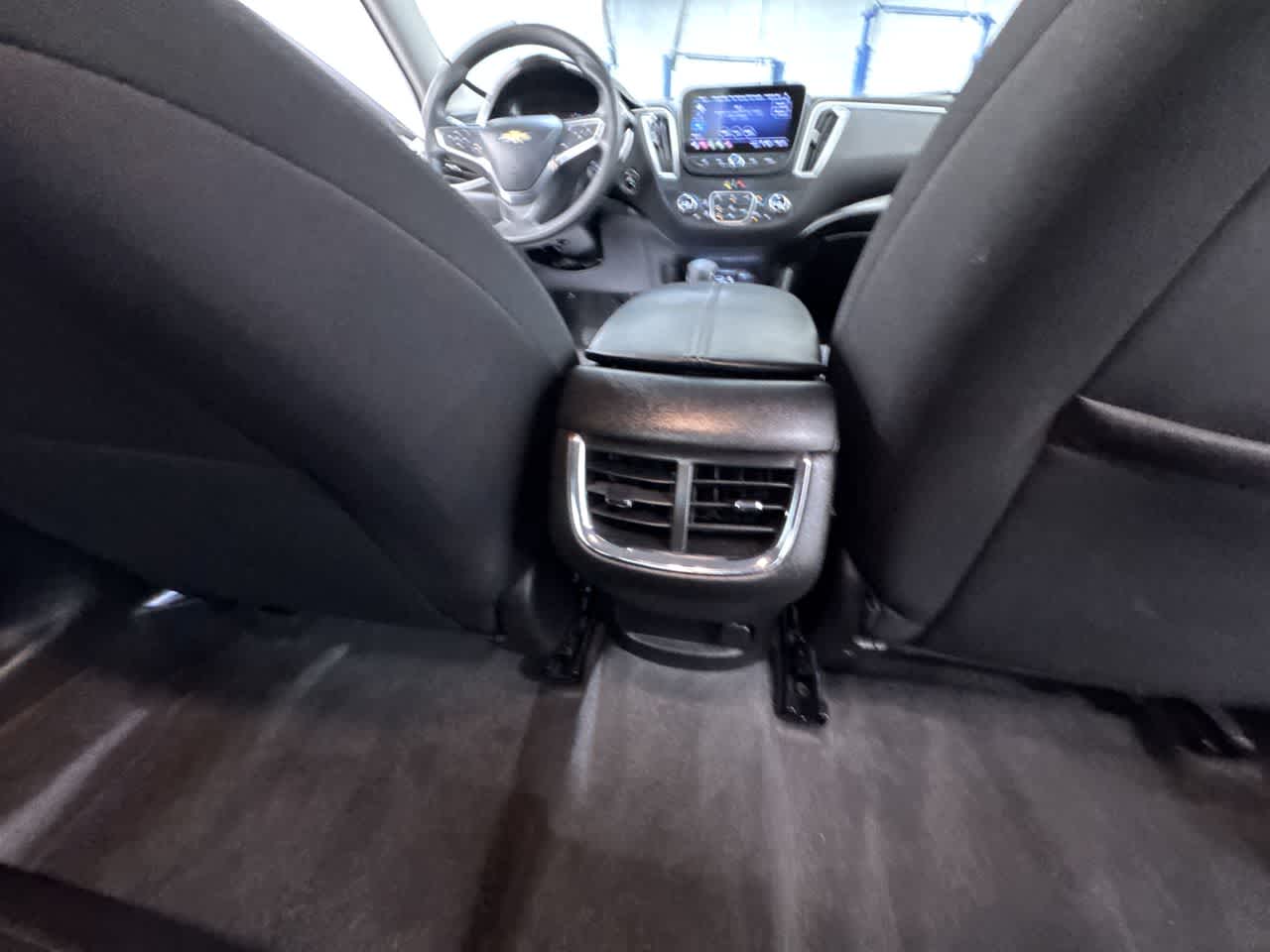 2024 Chevrolet Malibu LT Image 31 of 43