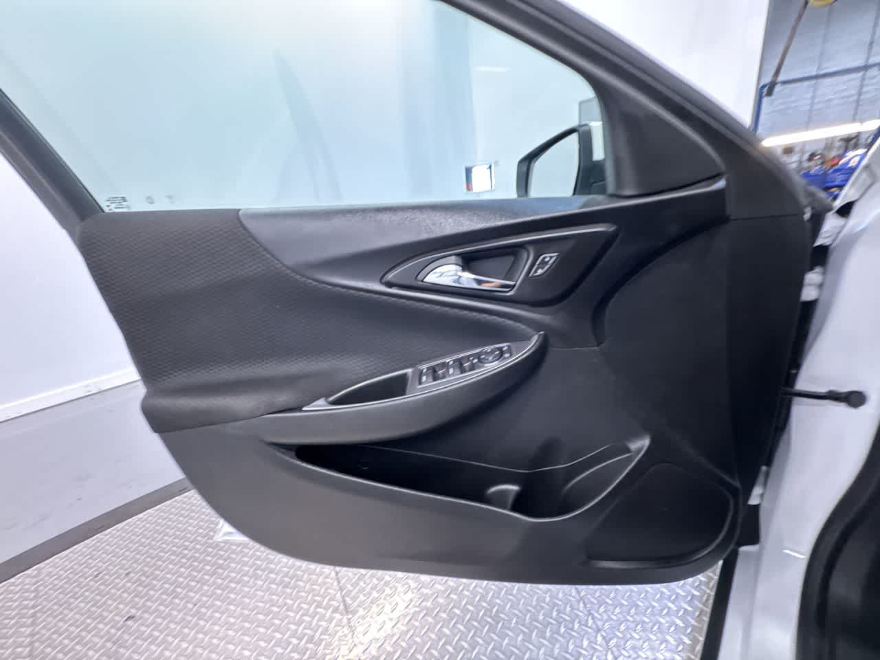 2024 Chevrolet Malibu LT Image 28 of 43