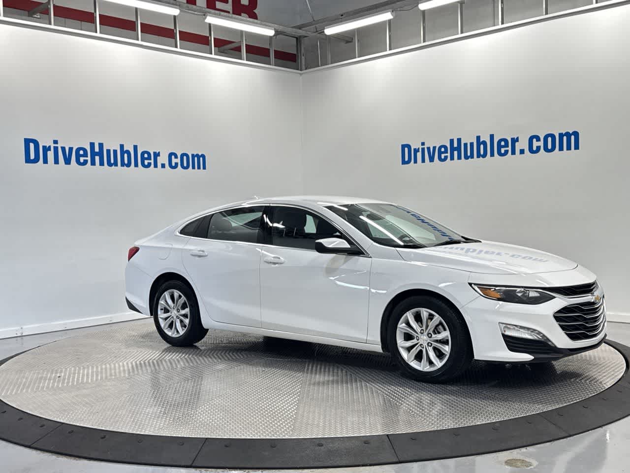 2024 Chevrolet Malibu LT Image 2 of 43