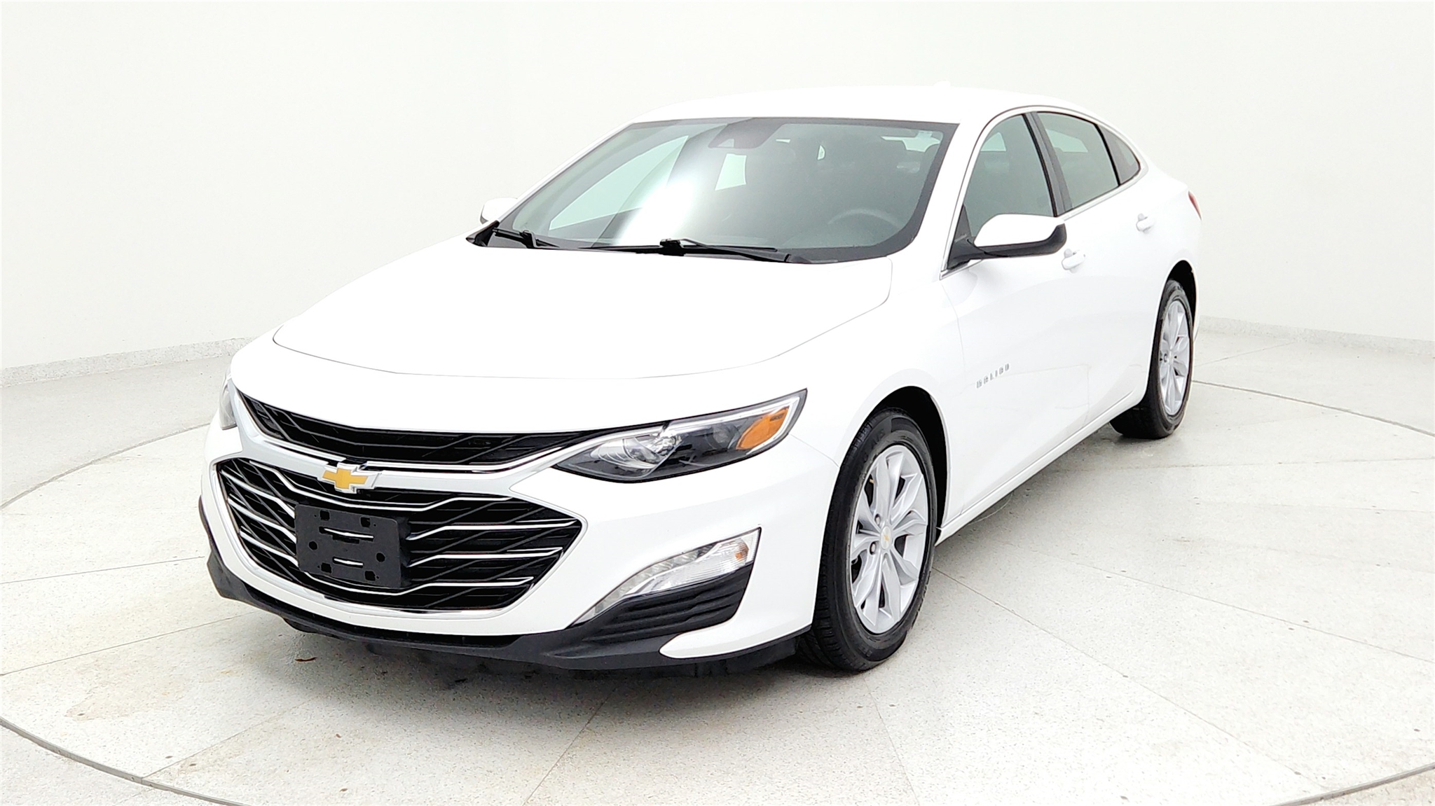 2024 Chevrolet Malibu LT Image 2 of 37