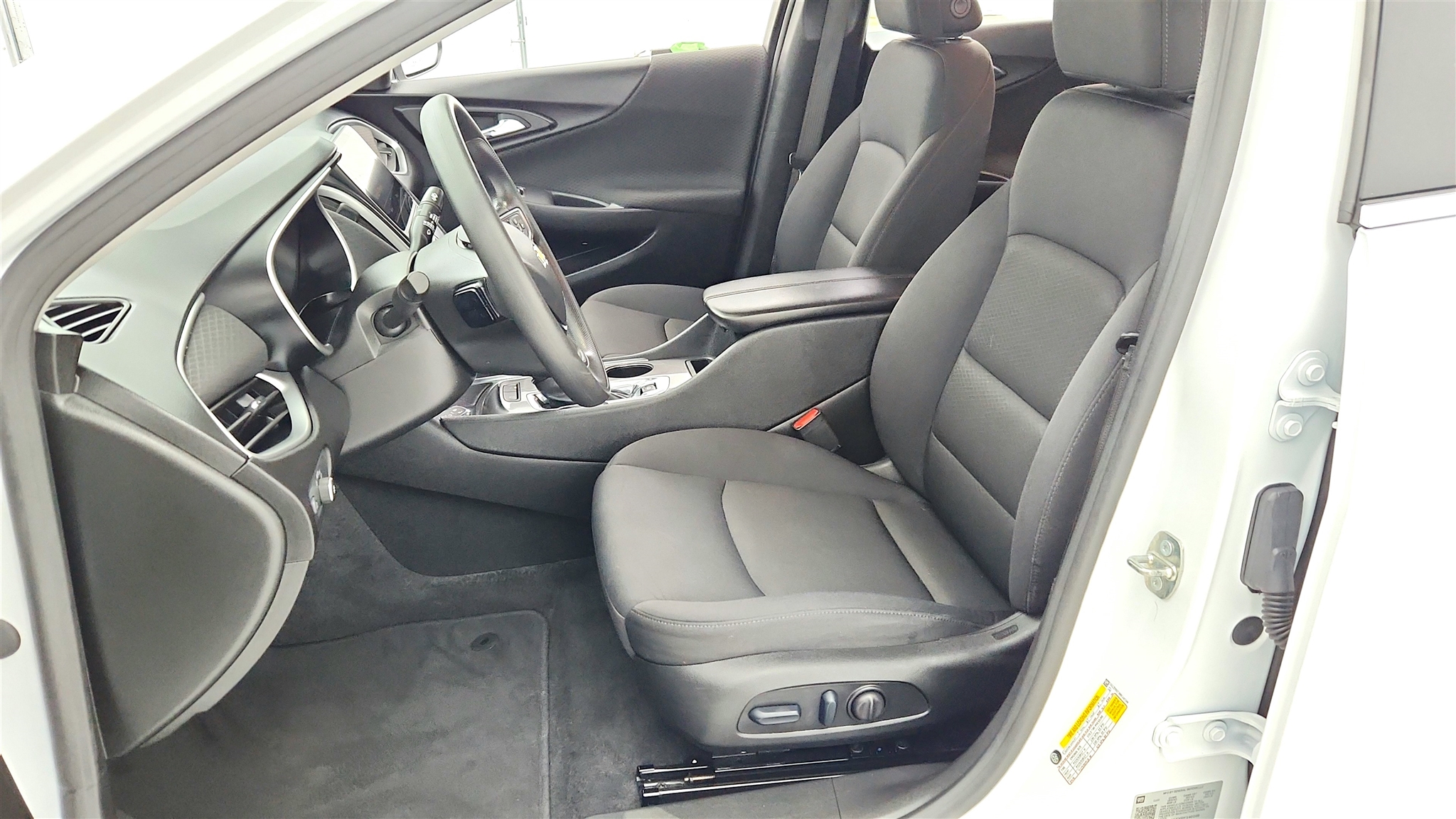 2024 Chevrolet Malibu LT Image 16 of 37