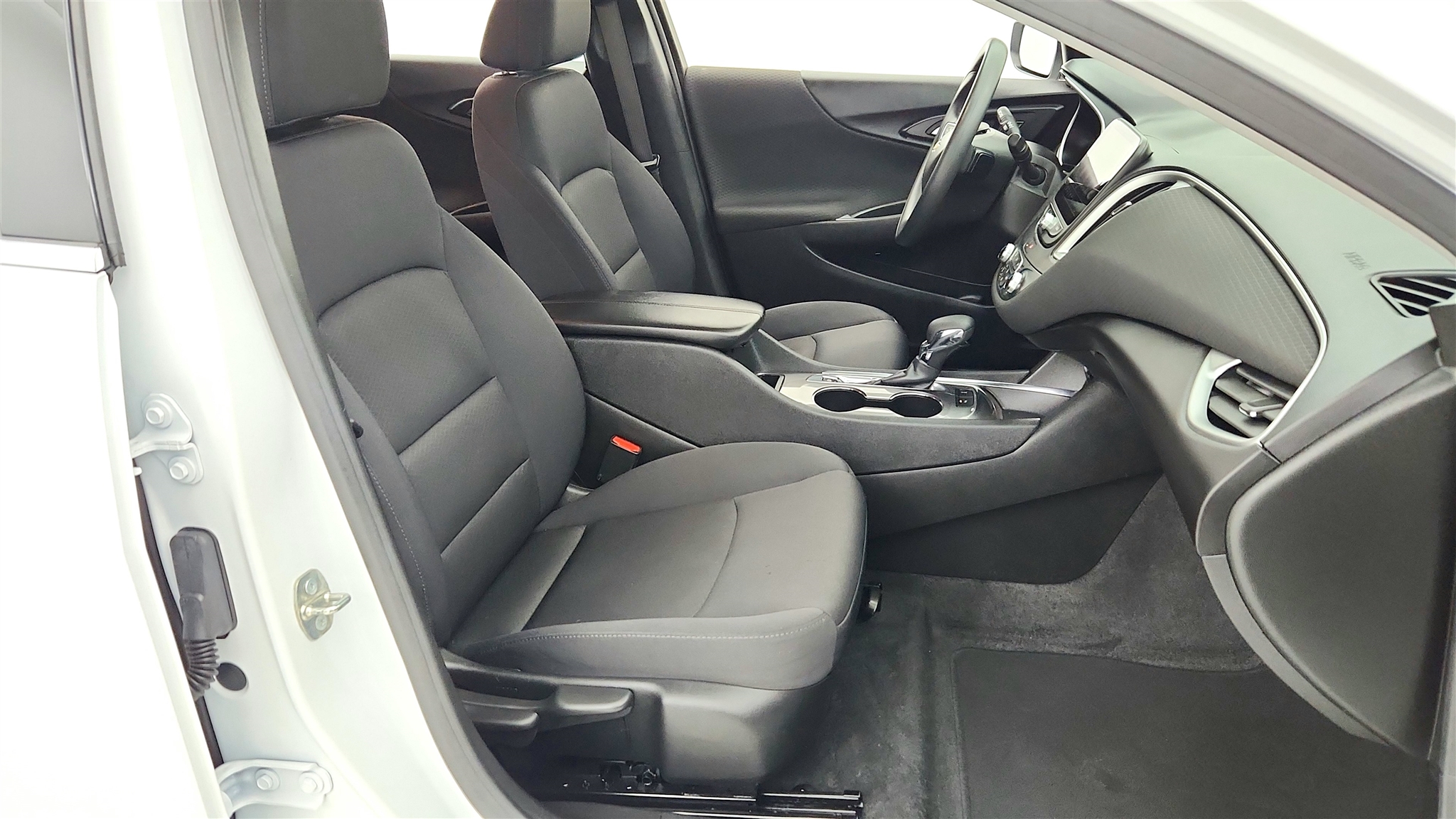 2024 Chevrolet Malibu LT Image 15 of 37