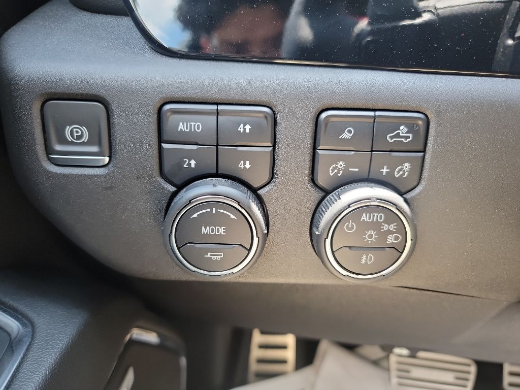 Vehicle image 21 of 31