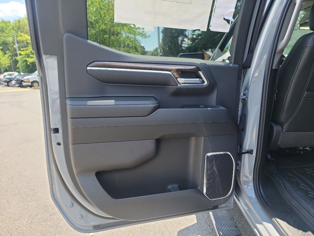 Vehicle image 16 of 31