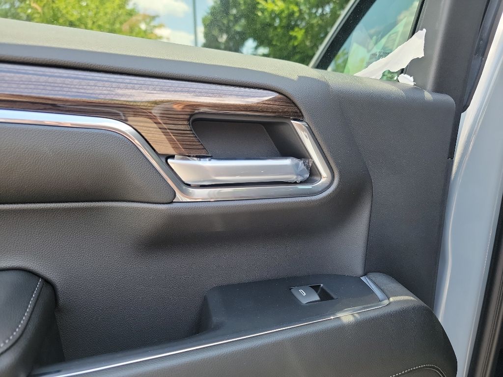 Vehicle image 28 of 31