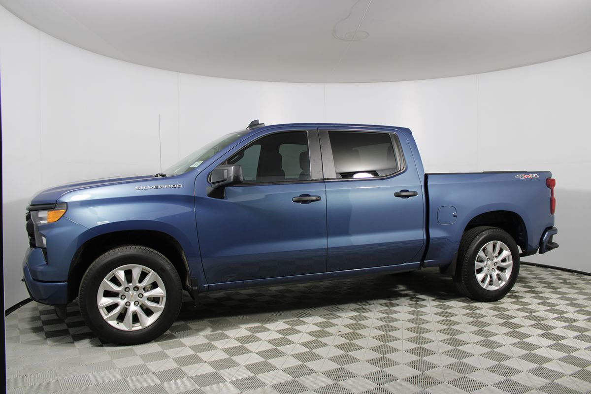 2024 Chevrolet Silverado 1500 Custom Image 2 of 38