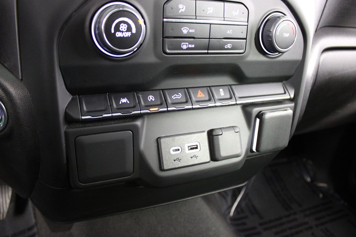 2024 Chevrolet Silverado 1500 Custom Image 33 of 38