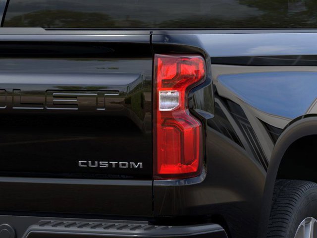 Vehicle image 11 of 24