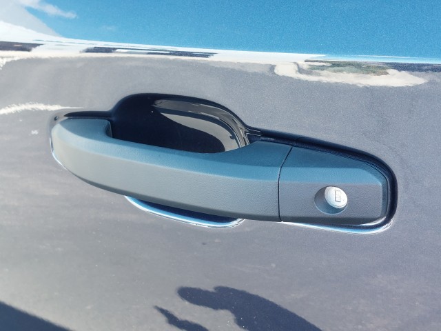 Vehicle image 23 of 24