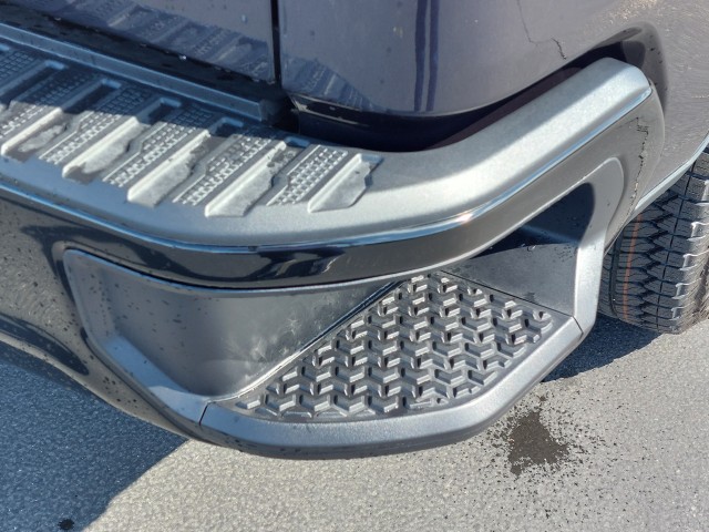 Vehicle image 19 of 24