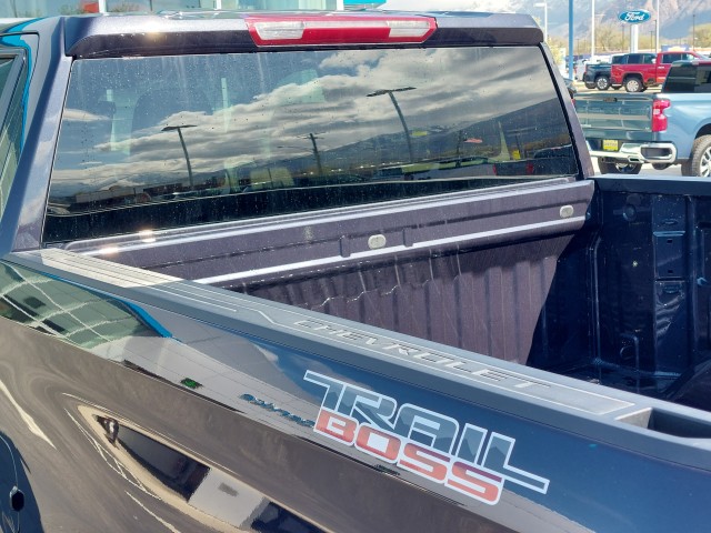 Vehicle image 17 of 24