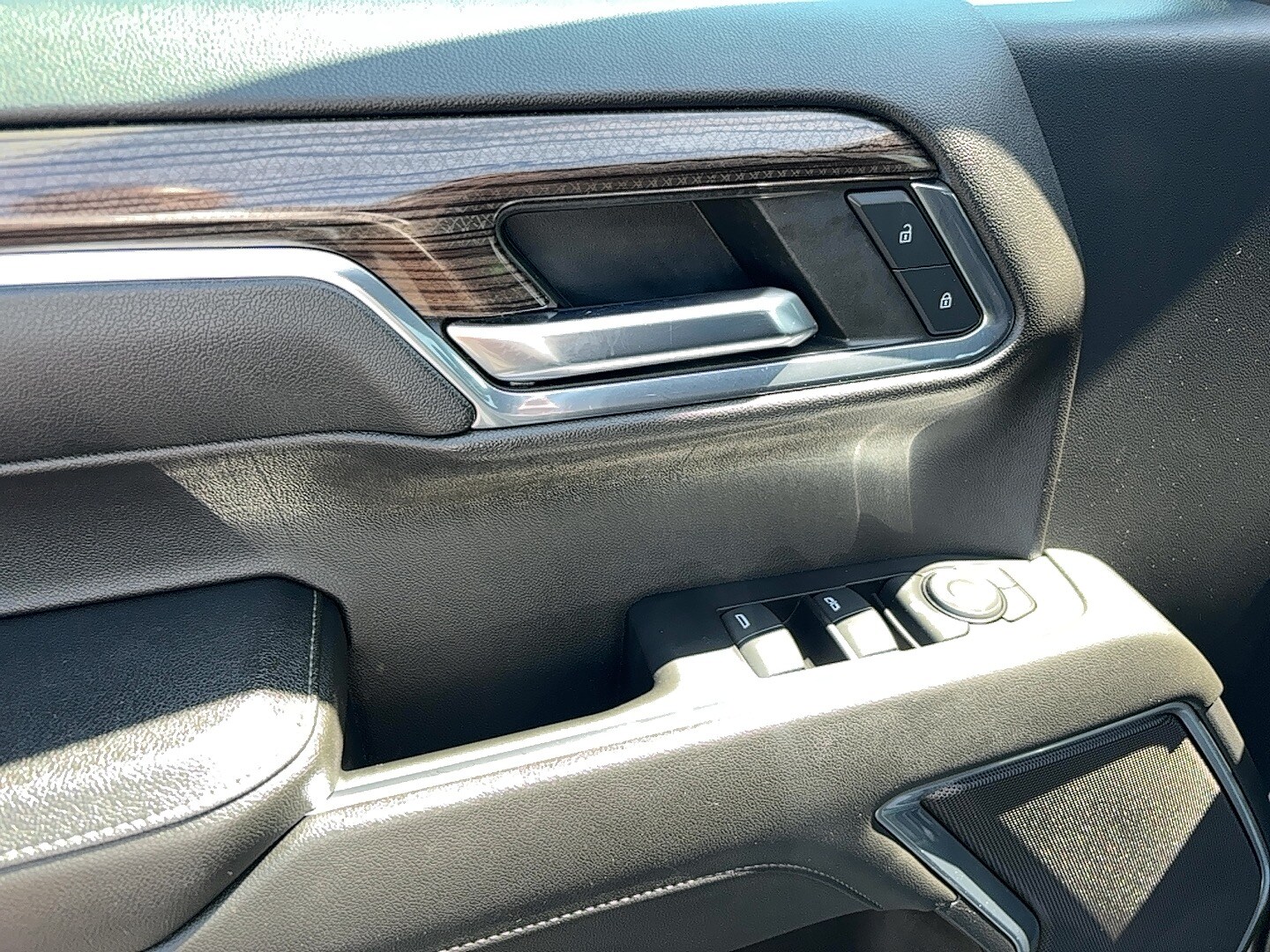 Vehicle image 9 of 15