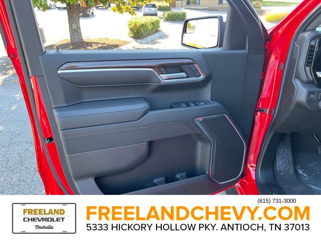 Vehicle image 13 of 23