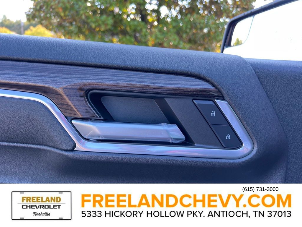 Vehicle image 9 of 23