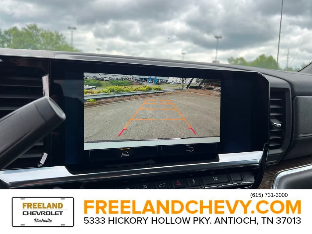 Vehicle image 21 of 23