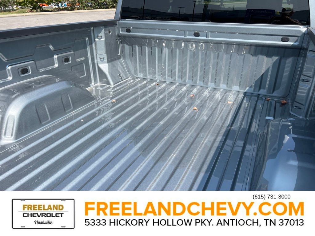 Vehicle image 18 of 24
