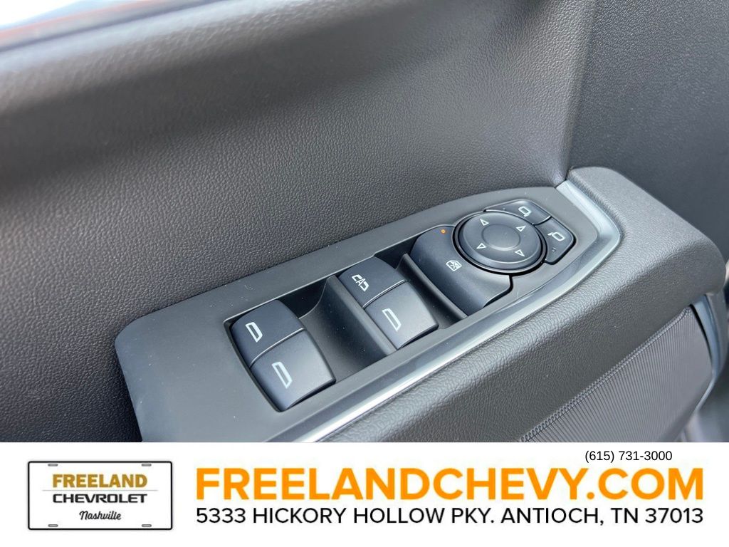 Vehicle image 7 of 24