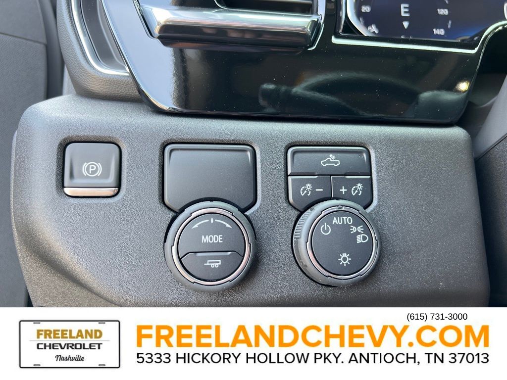 Vehicle image 17 of 24