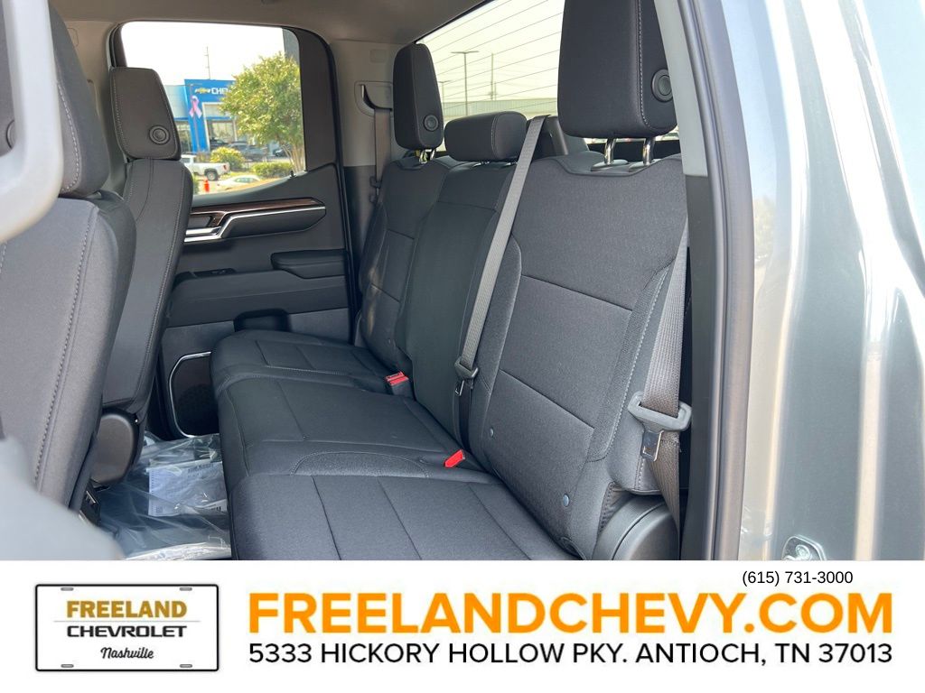 Vehicle image 21 of 24
