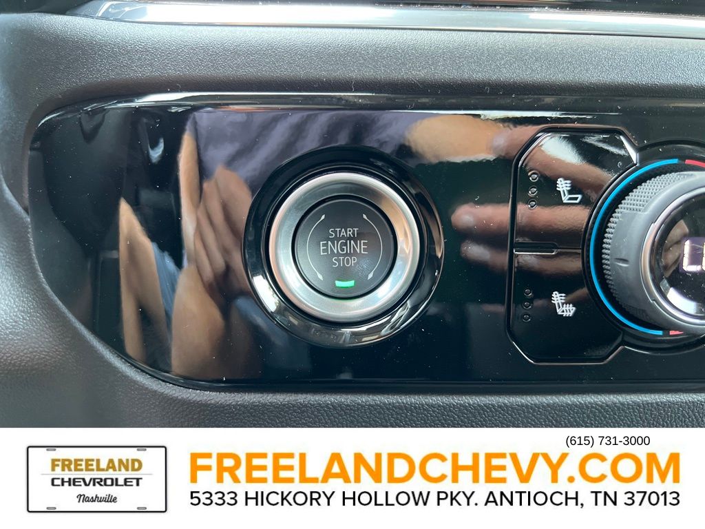 Vehicle image 13 of 24