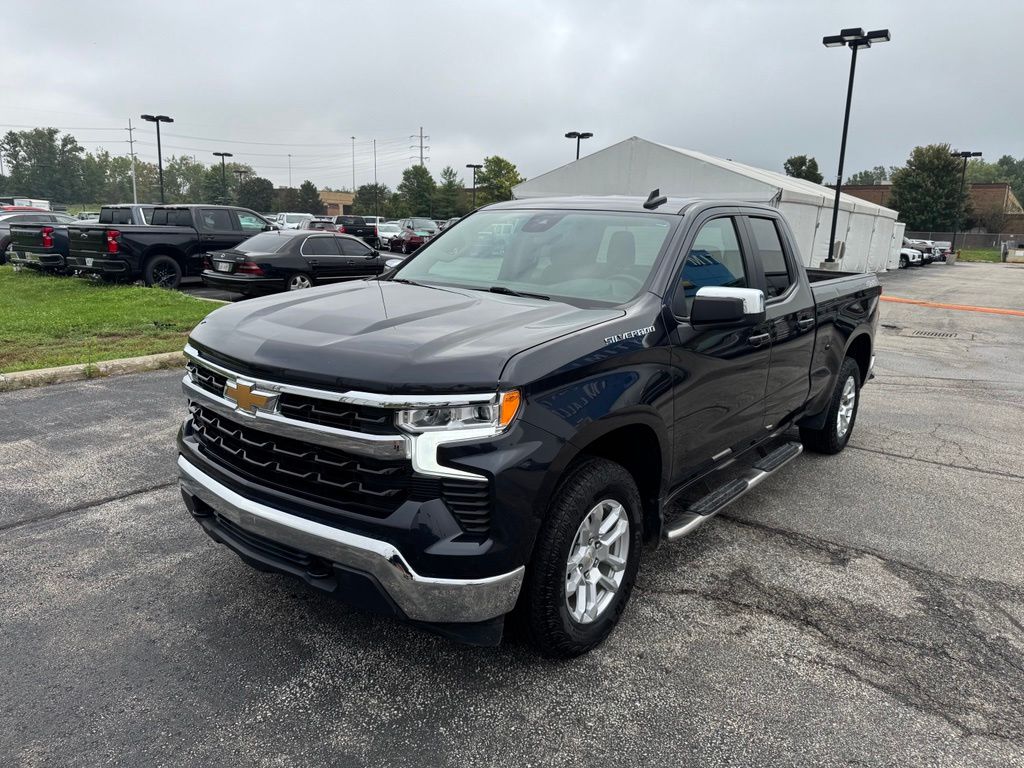 2024 Chevrolet Silverado 1500 LT Image 1 of 29