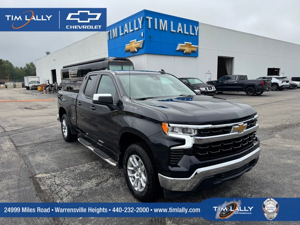 2024 Chevrolet Silverado 1500 LT Image 3 of 29