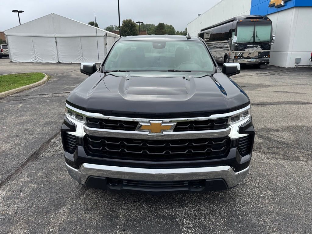 2024 Chevrolet Silverado 1500 LT Image 2 of 29