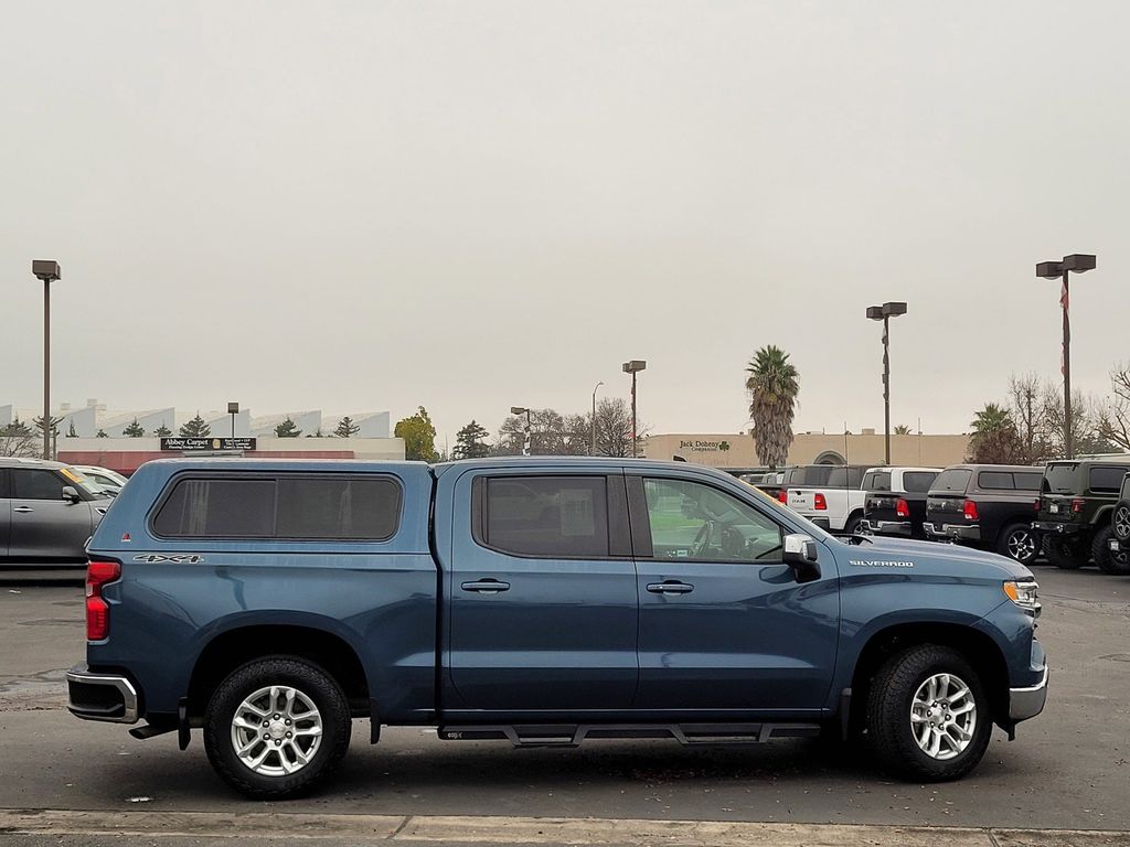2024 Chevrolet Silverado 1500 LT Image 4 of 27