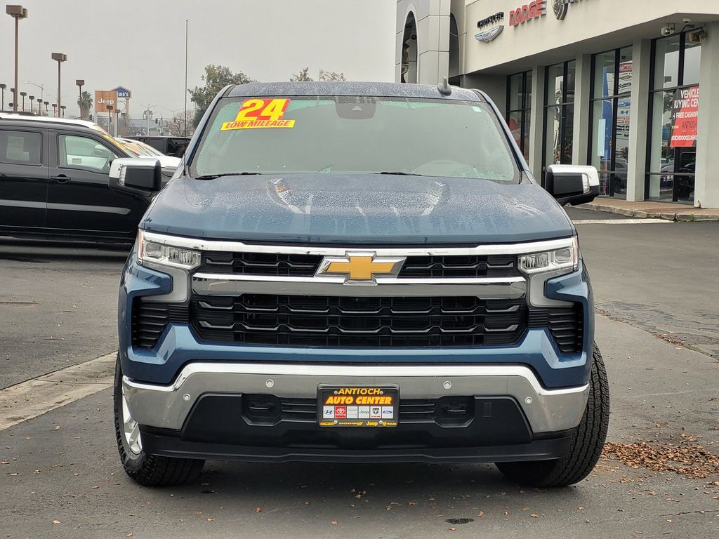 2024 Chevrolet Silverado 1500 LT Image 2 of 27