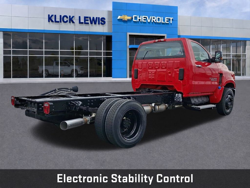 2024 Chevrolet Silverado MD LT Image 3 of 21